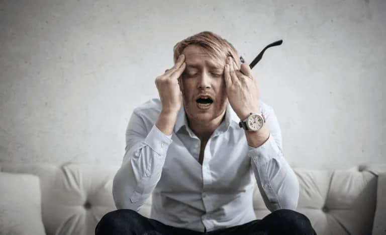 Czy objawy nerwicy występują codziennie? Odkryj, co je powoduje