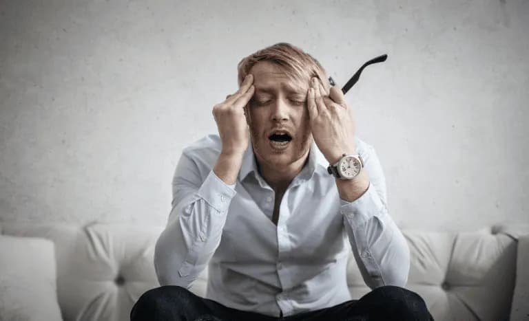 Czy objawy nerwicy występują codziennie? Odkryj, co je powoduje