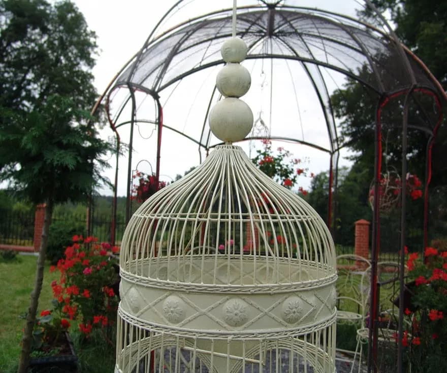 Klatka dla ptaków retro – elegancja i funkcjonalność w jednym