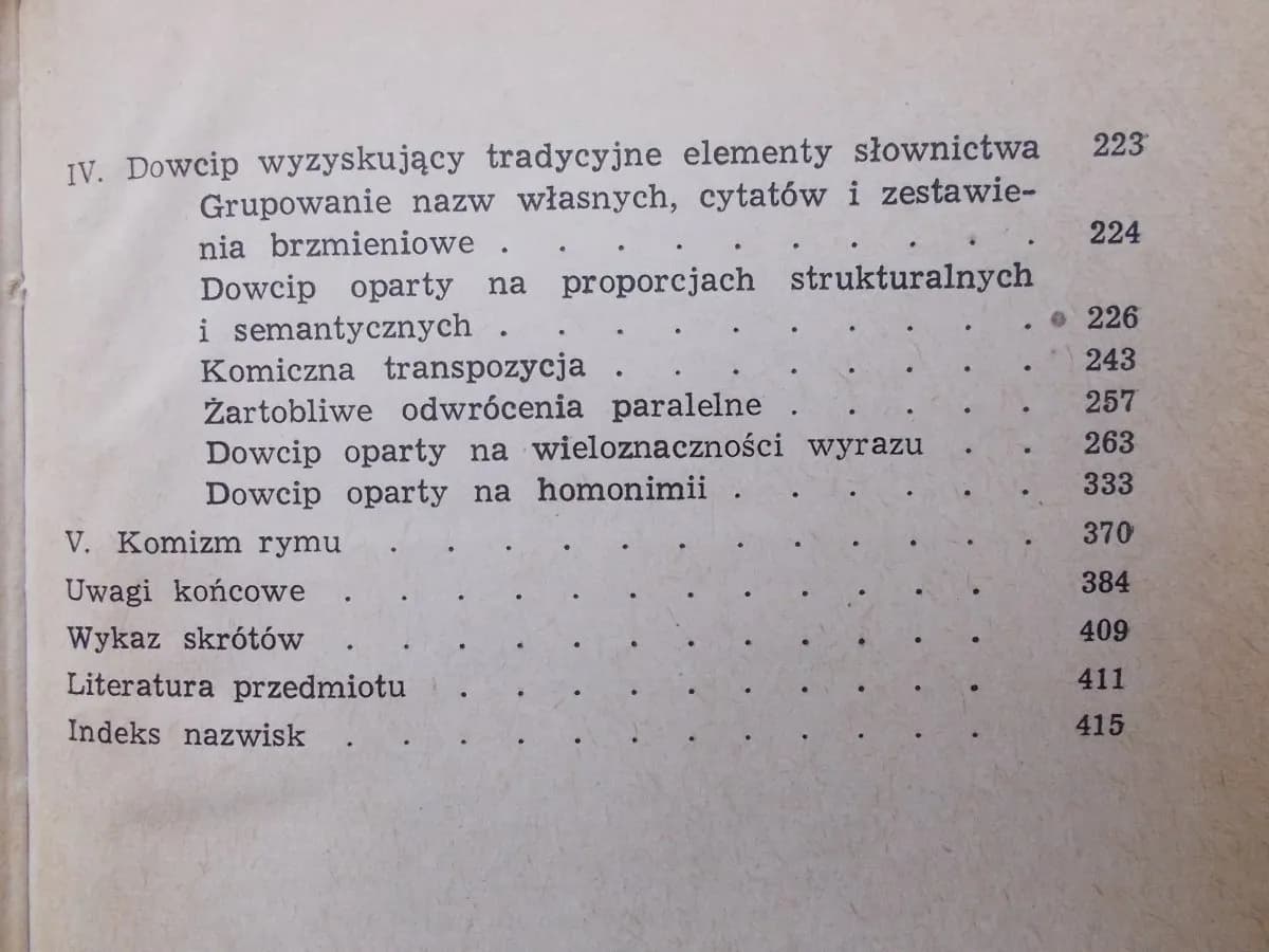 Dowcip oparty na wieloznaczności – jak słowa mogą zaskakiwać humorem