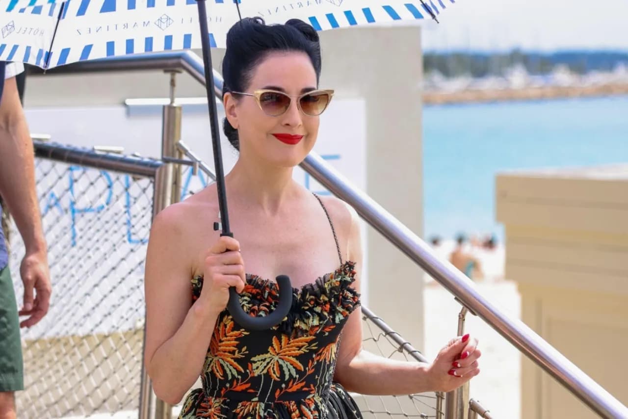 Sukienka retro lata 70 - odkryj wyjątkowe style i inspiracje mody